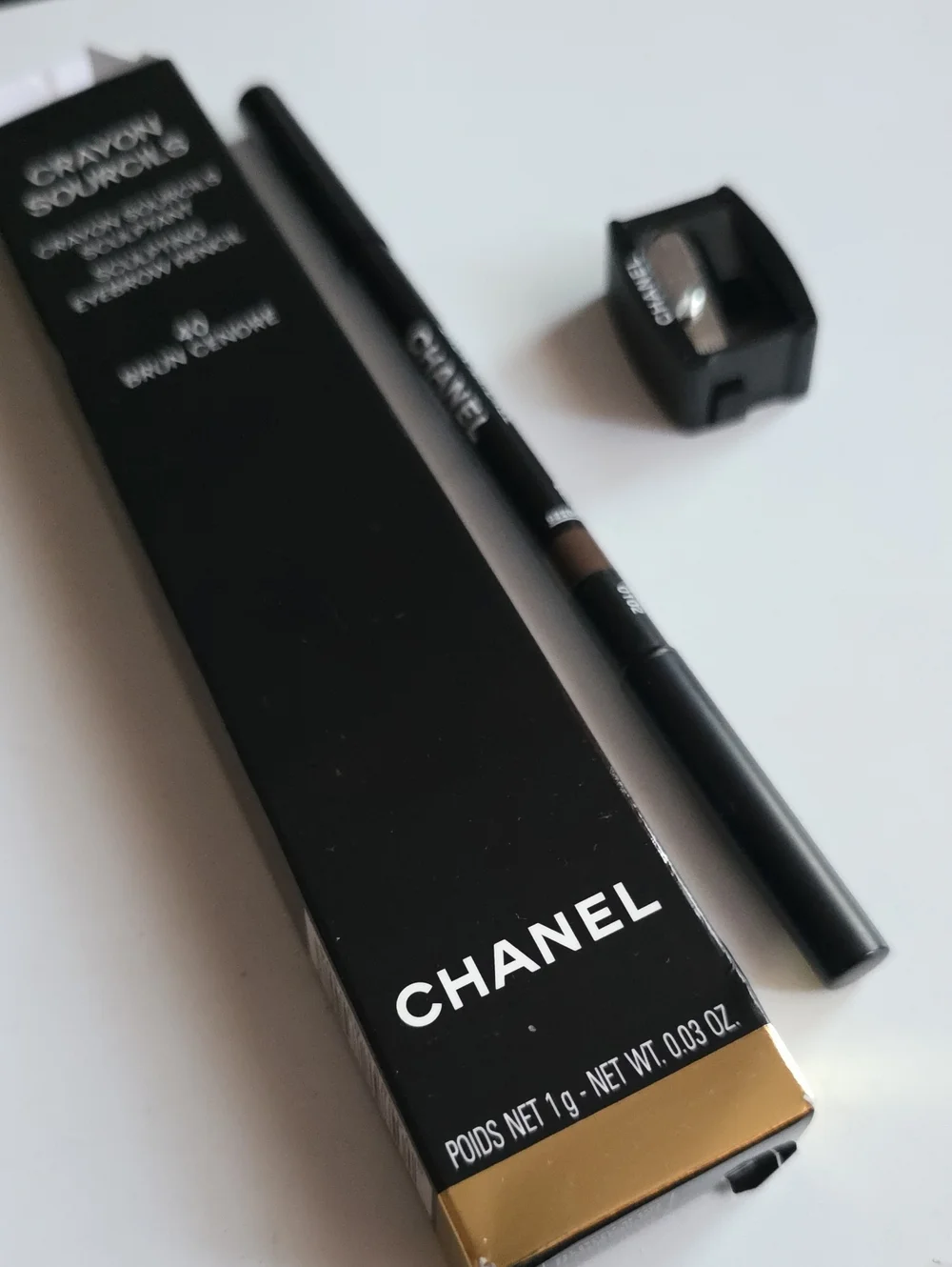 CHANEL Sculpting Eyebrow Pencil 40 Brun Cendré — Black and Brown